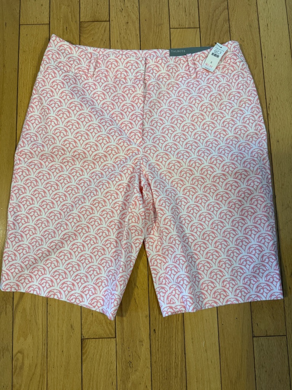 Talbots Pink Scallop-Print Bermuda  Flat Front size 6 shorts NWT Preppy